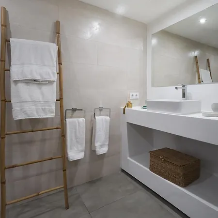 Luxury 3 Bed Flat - Beachfront In Puerto Banus Проживание в семье *